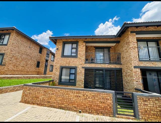 3 BEDROOM APARTMENT FOR SALE IN CLOVERDENE